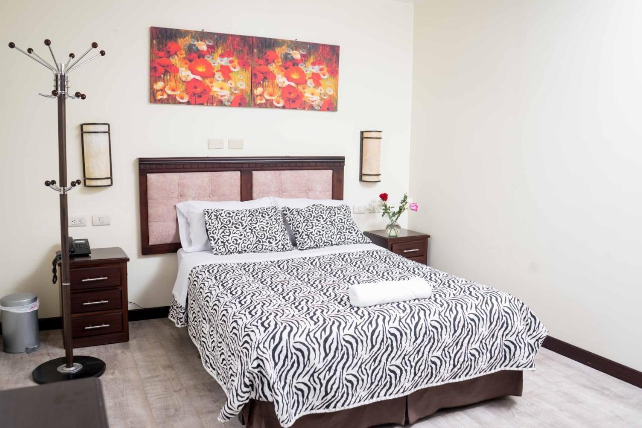 Hotel Loja Bella Bagian luar foto