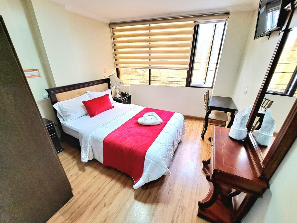 Hotel Loja Bella Bagian luar foto